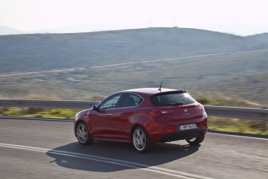  Alfa Romeo Giulietta Quadrifoglio Verde (940) 2010 года  (фото 34 из 48)